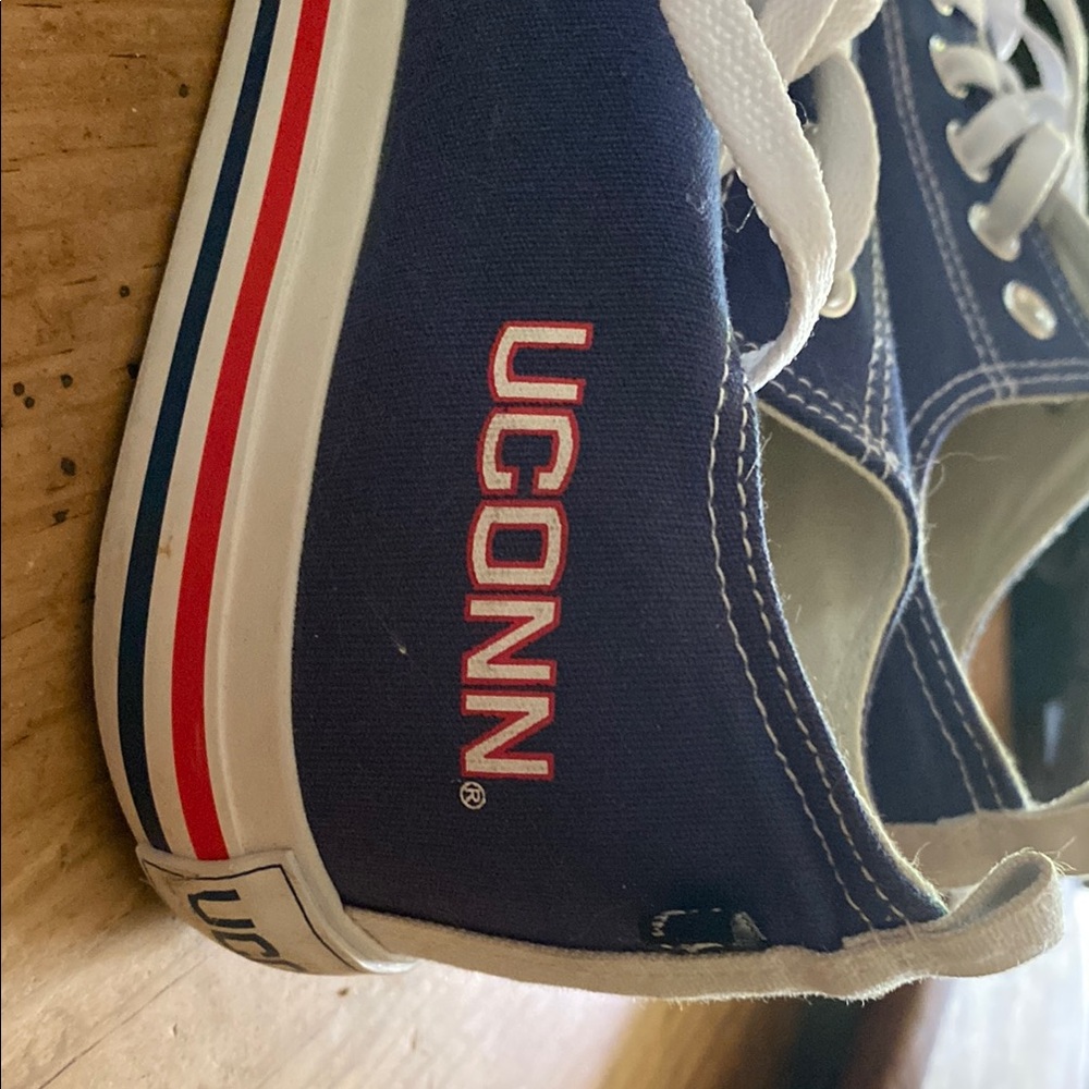 UConn University of Connecticut Blue and White Sneakers unisex men’s 10